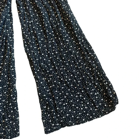 Saltwater Luxe Black Floral Jumpsuit Romper Flowy Boho Size Small Women's - Picture 4 of 13